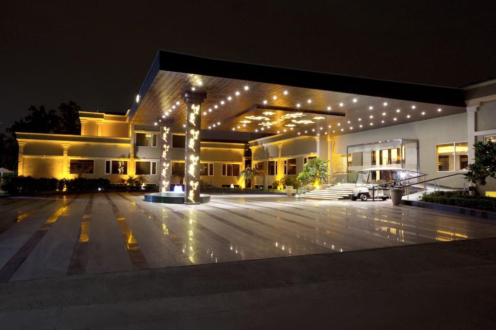 Atrio By Devam Hotel Gurgaon Luaran gambar
