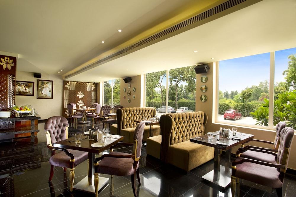 Atrio By Devam Hotel Gurgaon Luaran gambar